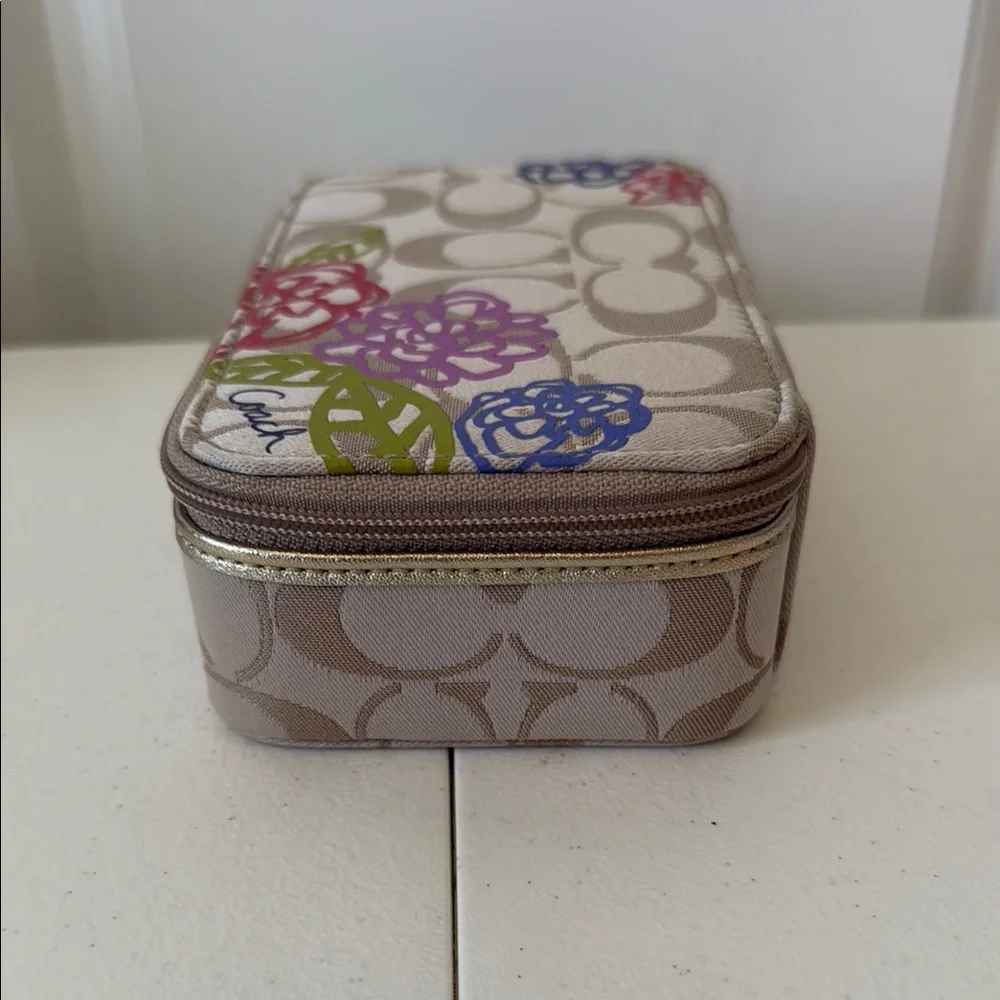 * NWT - COACH DAISY PATTERN TRAVEL JEWELRY CARRIER - Picture 3 of 8
